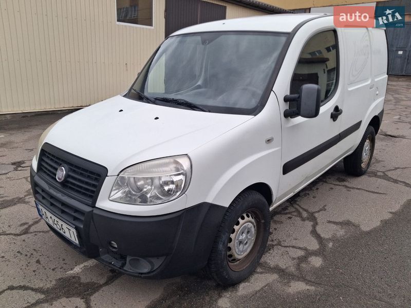 Вантажний фургон Fiat Doblo 2012 в Києві