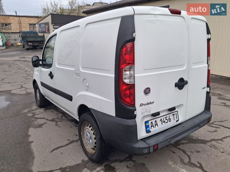 Вантажний фургон Fiat Doblo 2012 в Києві