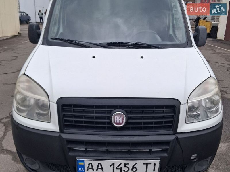 Вантажний фургон Fiat Doblo 2012 в Києві