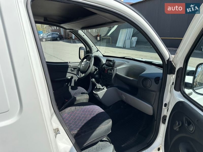 Грузопассажирский фургон Fiat Doblo 2015 в Киеве