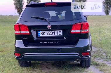 Позашляховик / Кросовер Fiat Freemont 2014 в Вараші