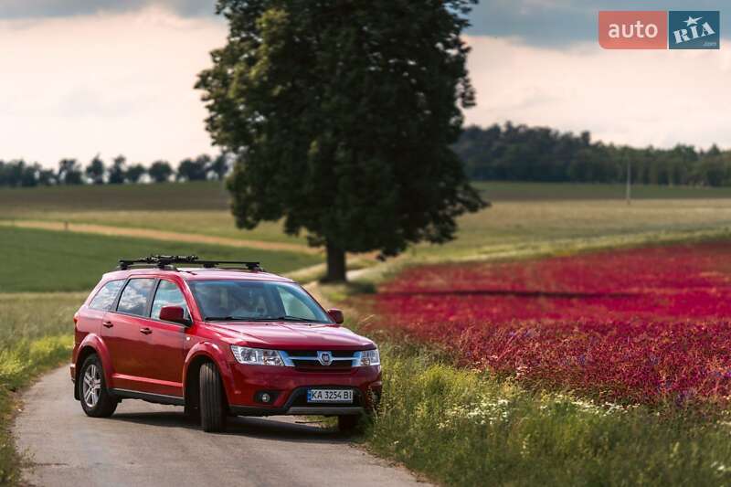 Позашляховик / Кросовер Fiat Freemont 2013 в 
