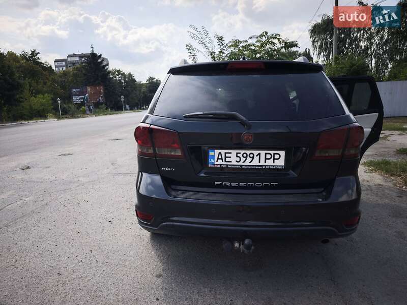 Внедорожник / Кроссовер Fiat Freemont 2012 в Пятихатках