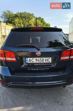 Позашляховик / Кросовер Fiat Freemont 2013 в 