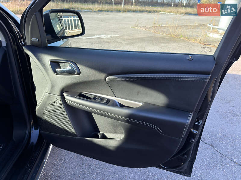 Позашляховик / Кросовер Fiat Freemont 2015 в Радивиліві