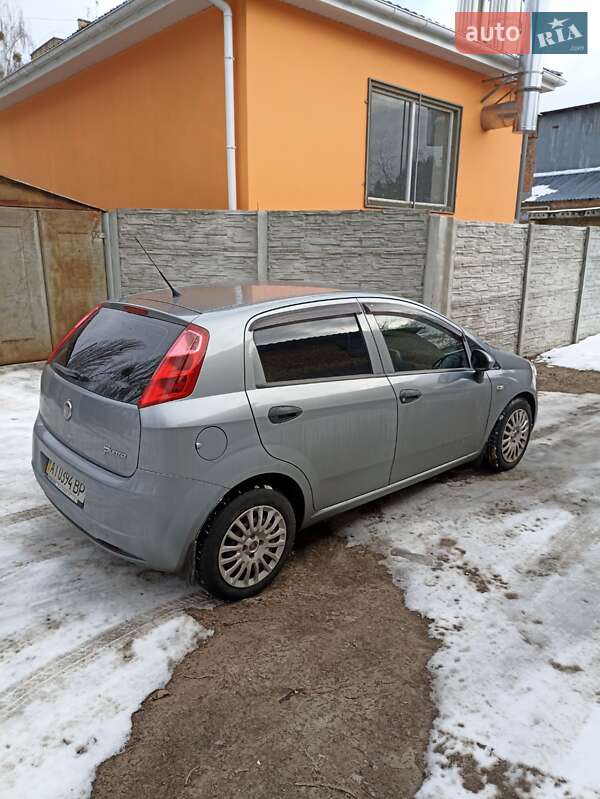 Хэтчбек Fiat Grande Punto 2010 в Киеве