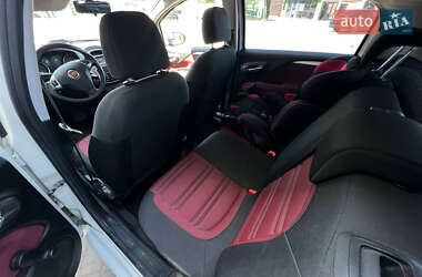 Хэтчбек Fiat Grande Punto 2011 в 