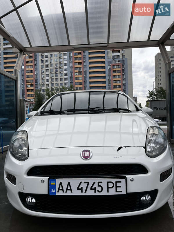 Хэтчбек Fiat Grande Punto 2012 в Киеве
