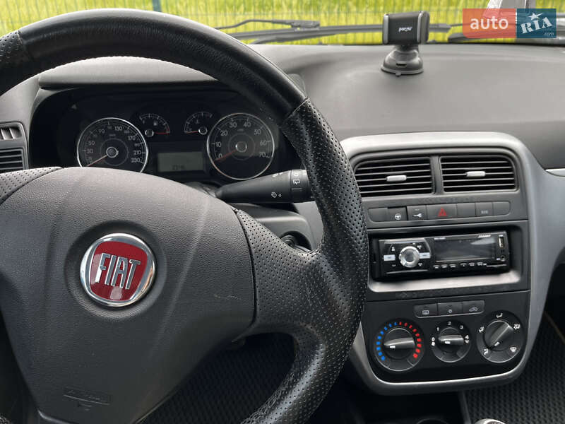 Хэтчбек Fiat Grande Punto 2012 в Киеве