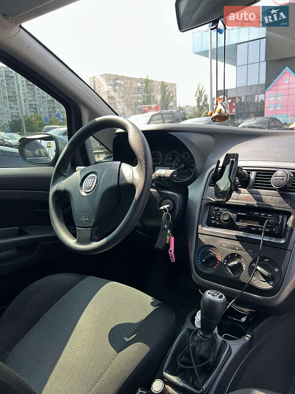 Хэтчбек Fiat Grande Punto 2011 в Киеве