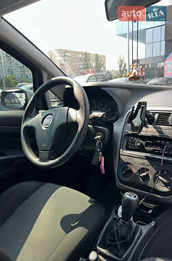 Хэтчбек Fiat Grande Punto 2011 в 