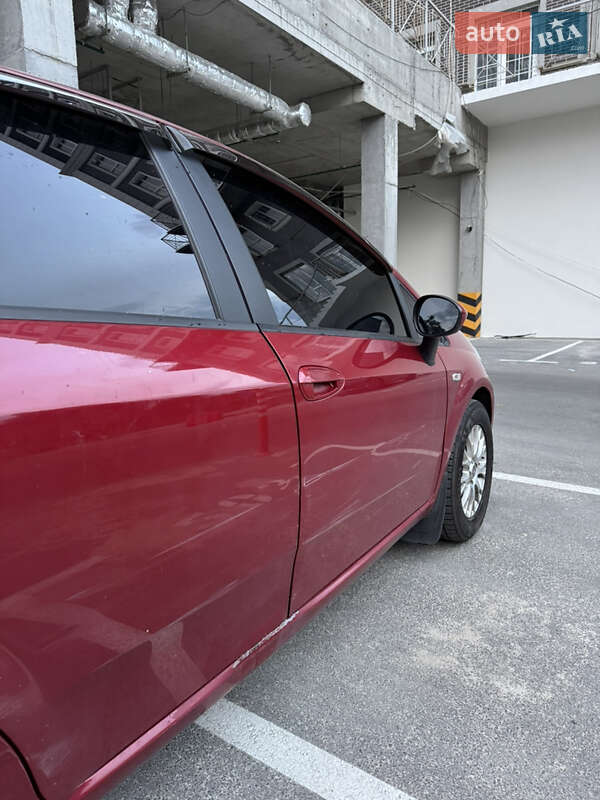 Хэтчбек Fiat Grande Punto 2011 в Киеве