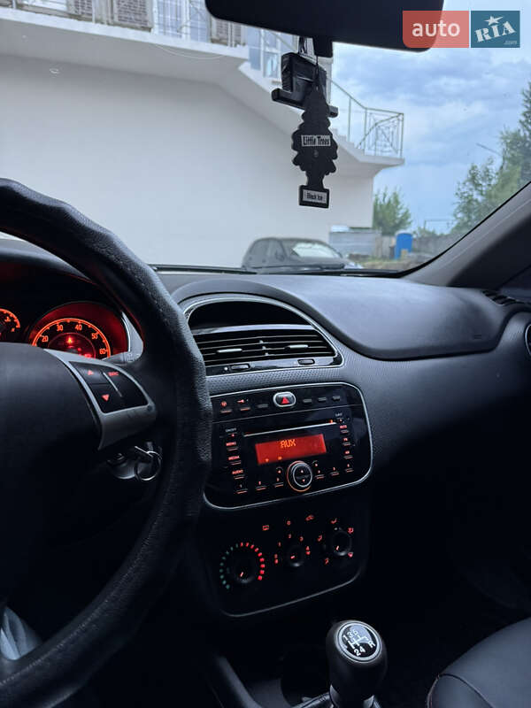 Хэтчбек Fiat Grande Punto 2011 в Киеве