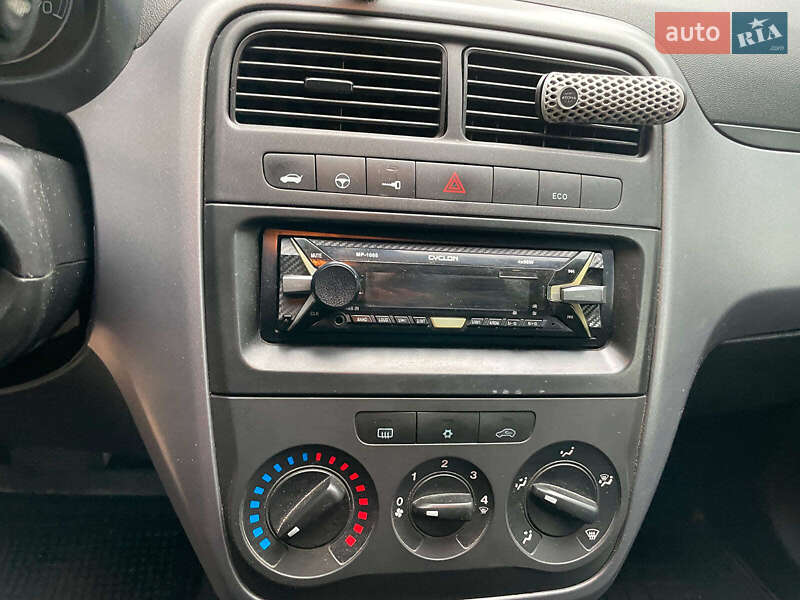 Хэтчбек Fiat Grande Punto 2011 в Киеве