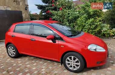 Хэтчбек Fiat Grande Punto 2011 в 