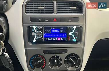 Хэтчбек Fiat Grande Punto 2012 в 