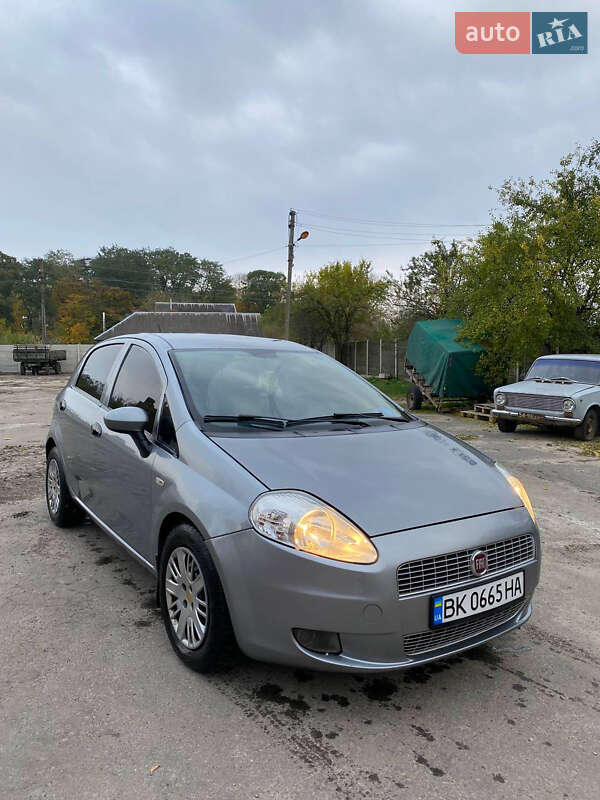 Хэтчбек Fiat Grande Punto 2010 в Березному фото 3 Хэтчбек Fiat Grande Punto 2010 в Березному
