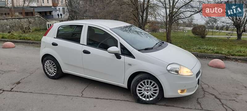 Fiat Grande Punto 2011 Fiat Grande Punto 2011