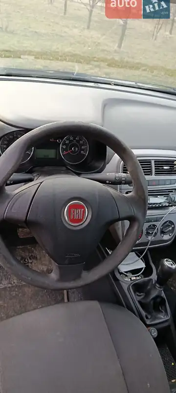 Fiat Grande Punto 2012 VIN ZFA19900000915237 фото оголошення 7 з 34
