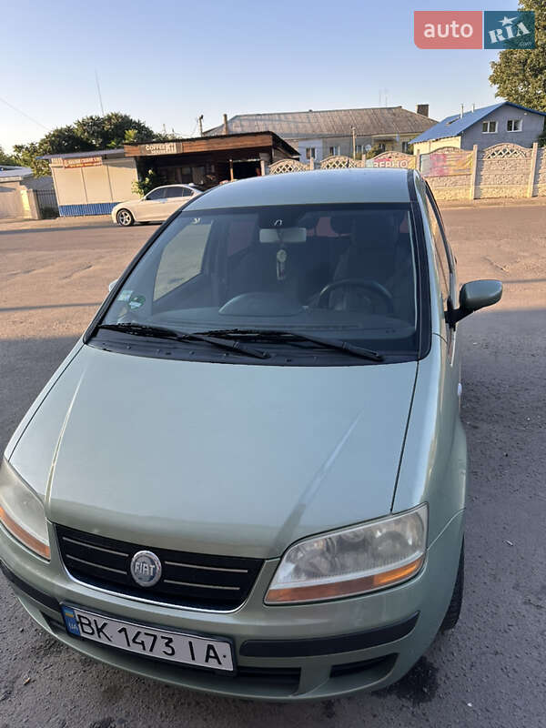 Минивэн Fiat Idea 2003 в 