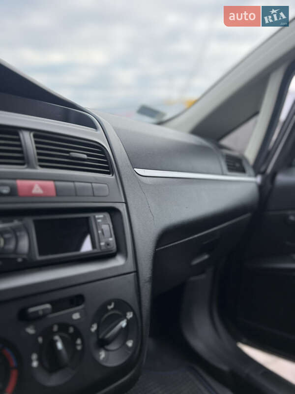 Седан Fiat Linea 2009 в Горохове