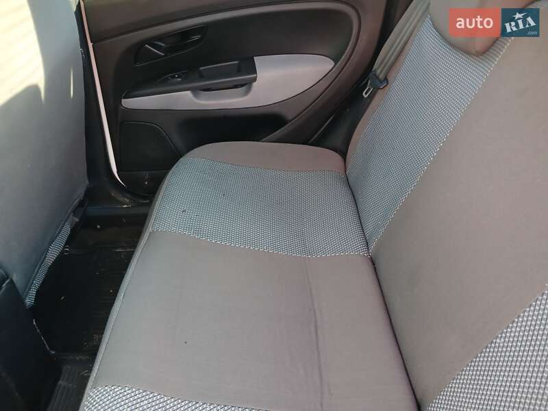 Седан Fiat Linea 2013 в Дніпрі