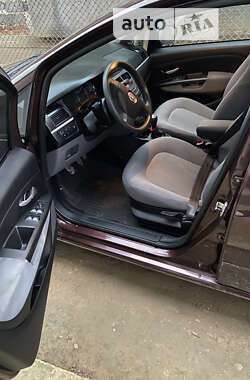 Седан Fiat Linea 2012 в 