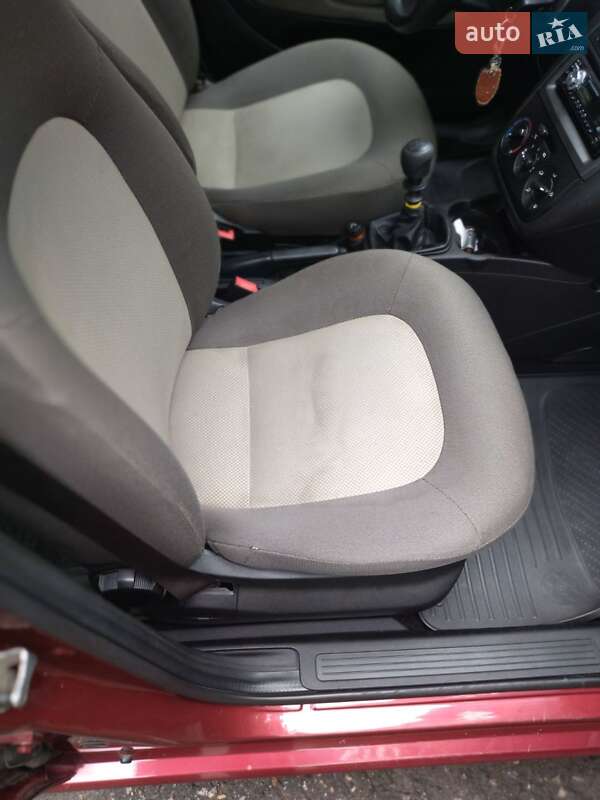 Седан Fiat Linea 2012 в Пирятине