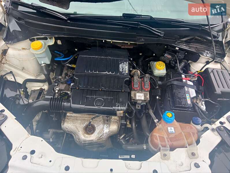 Седан Fiat Linea 2011 в Житомире