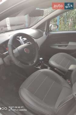 Седан Fiat Linea 2013 в 
