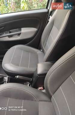 Седан Fiat Linea 2013 в 
