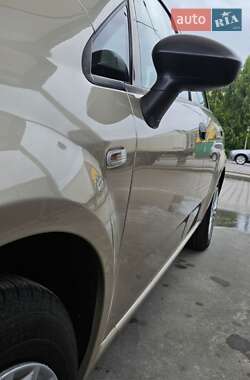 Седан Fiat Linea 2010 в 