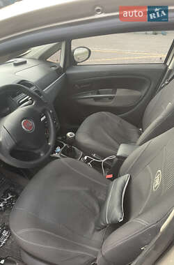 Седан Fiat Linea 2012 в 