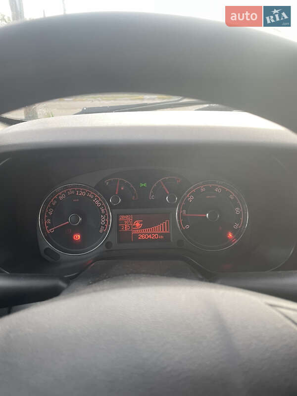 Седан Fiat Linea 2012 в Буче