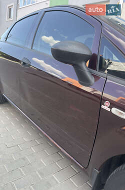 Седан Fiat Linea 2012 в 