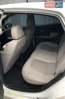 Седан Fiat Linea 2013 в 