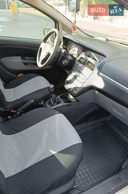 Седан Fiat Linea 2012 в 