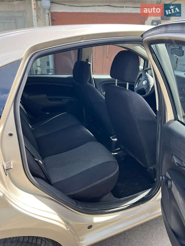 Седан Fiat Linea 2012 в Львове