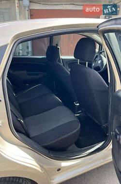 Седан Fiat Linea 2012 в 