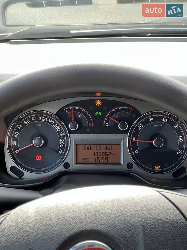 Седан Fiat Linea 2012 в Львове