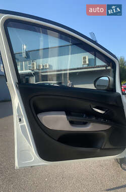 Седан Fiat Linea 2015 в 