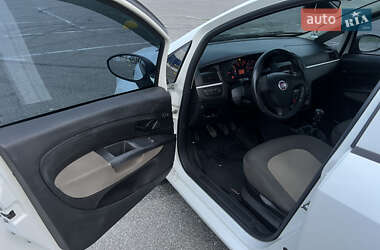 Седан Fiat Linea 2009 в 