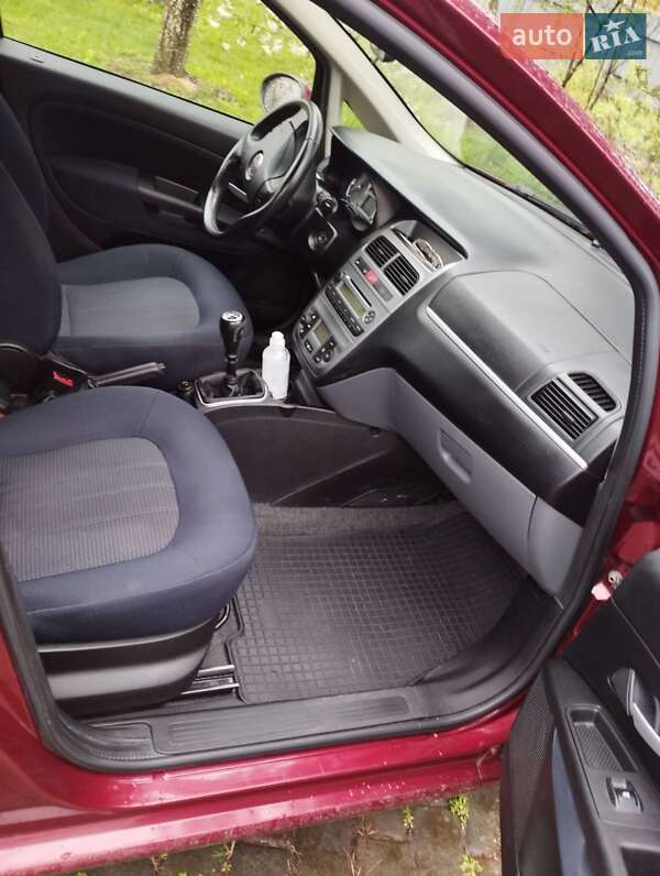 Седан Fiat Linea 2009 в Ужгороді