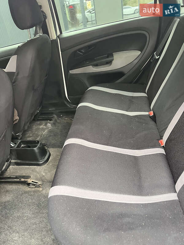 Седан Fiat Linea 2013 в Киеве фото 42 Седан Fiat Linea 2013 в Киеве