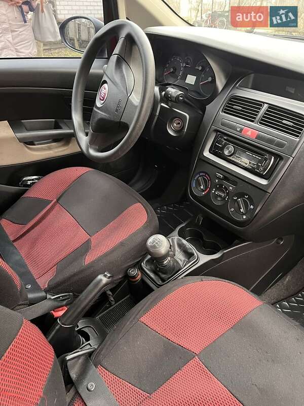 Седан Fiat Linea 2009 в Смілі