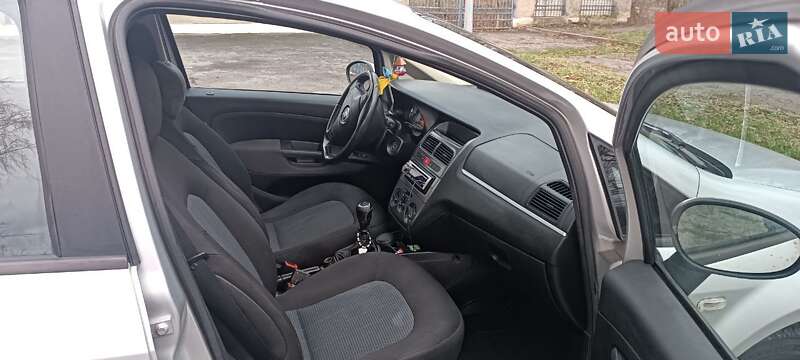 Седан Fiat Linea 2009 в Золочеві