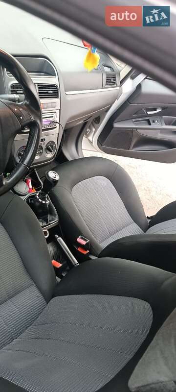 Седан Fiat Linea 2009 в Золочеві