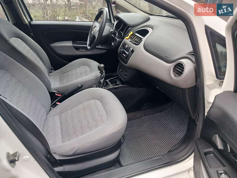 Седан Fiat Linea 2013 в Павлограді