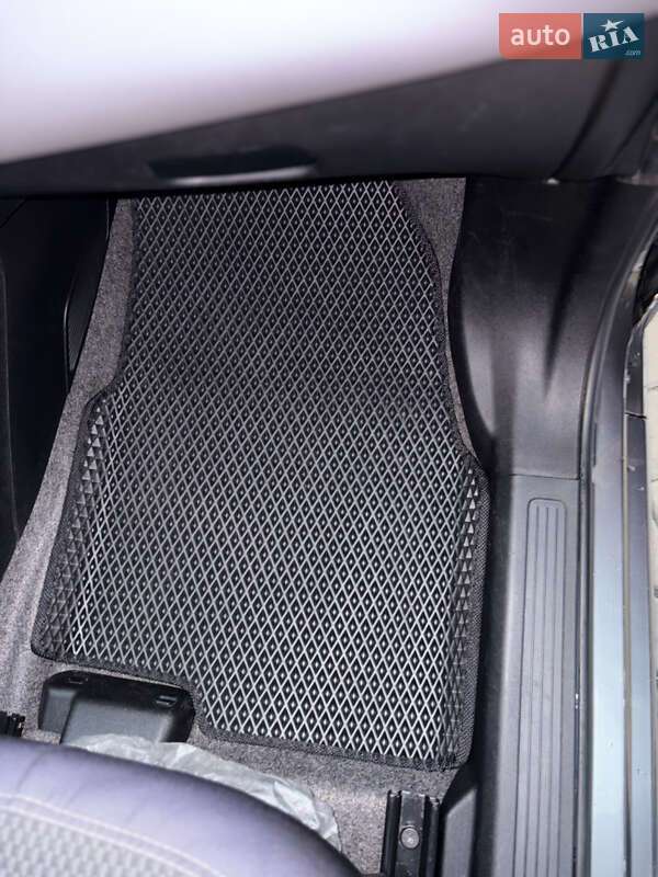 Седан Fiat Linea 2016 в Киеве