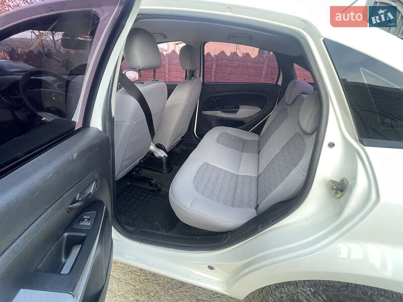 Седан Fiat Linea 2013 в Чернівцях фото 6 Седан Fiat Linea 2013 в Чернівцях